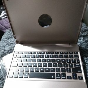IPad  wireless Bluetooth keyboard and cover